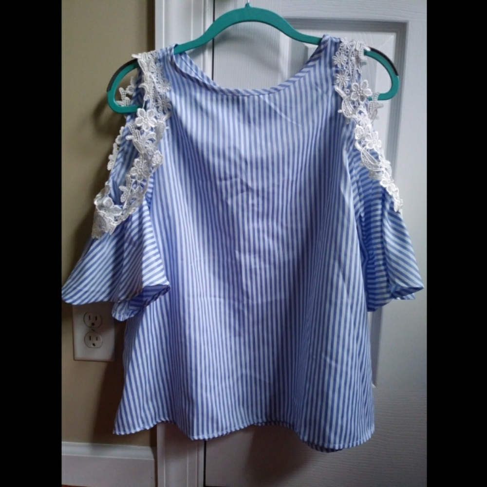 Cold shoulder top